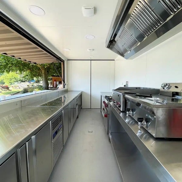 Mobiler Container-Snackstand